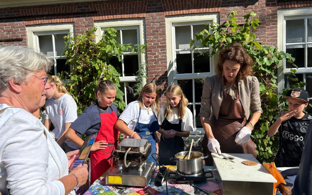 Feestelijk van Start met stroopwafels, liefde, wijsheid en nieuwe wegen